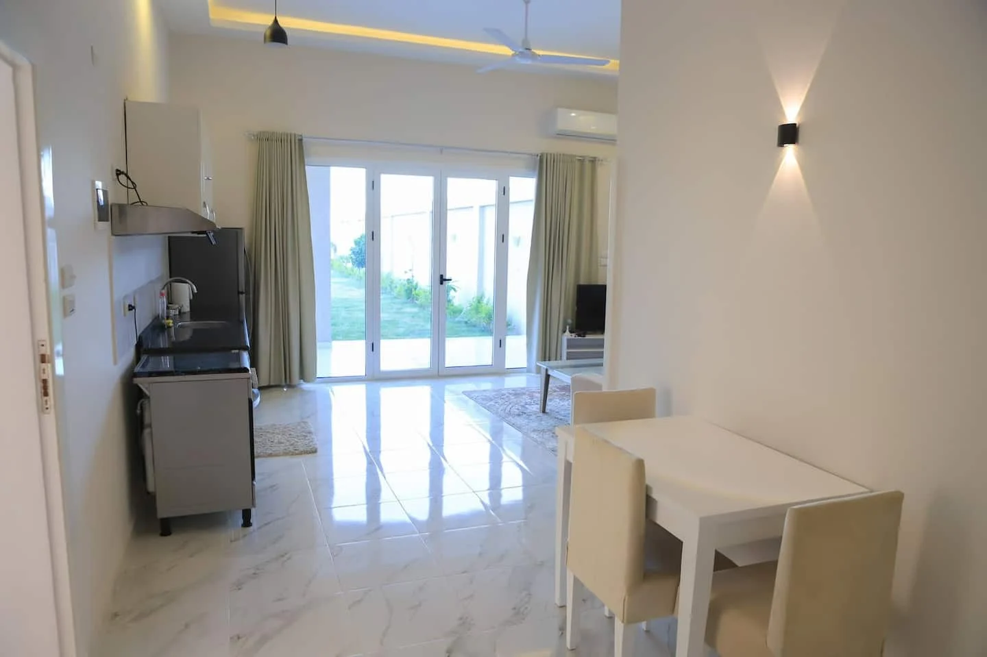 Kitchen and dining space in Nile View Apartment 1